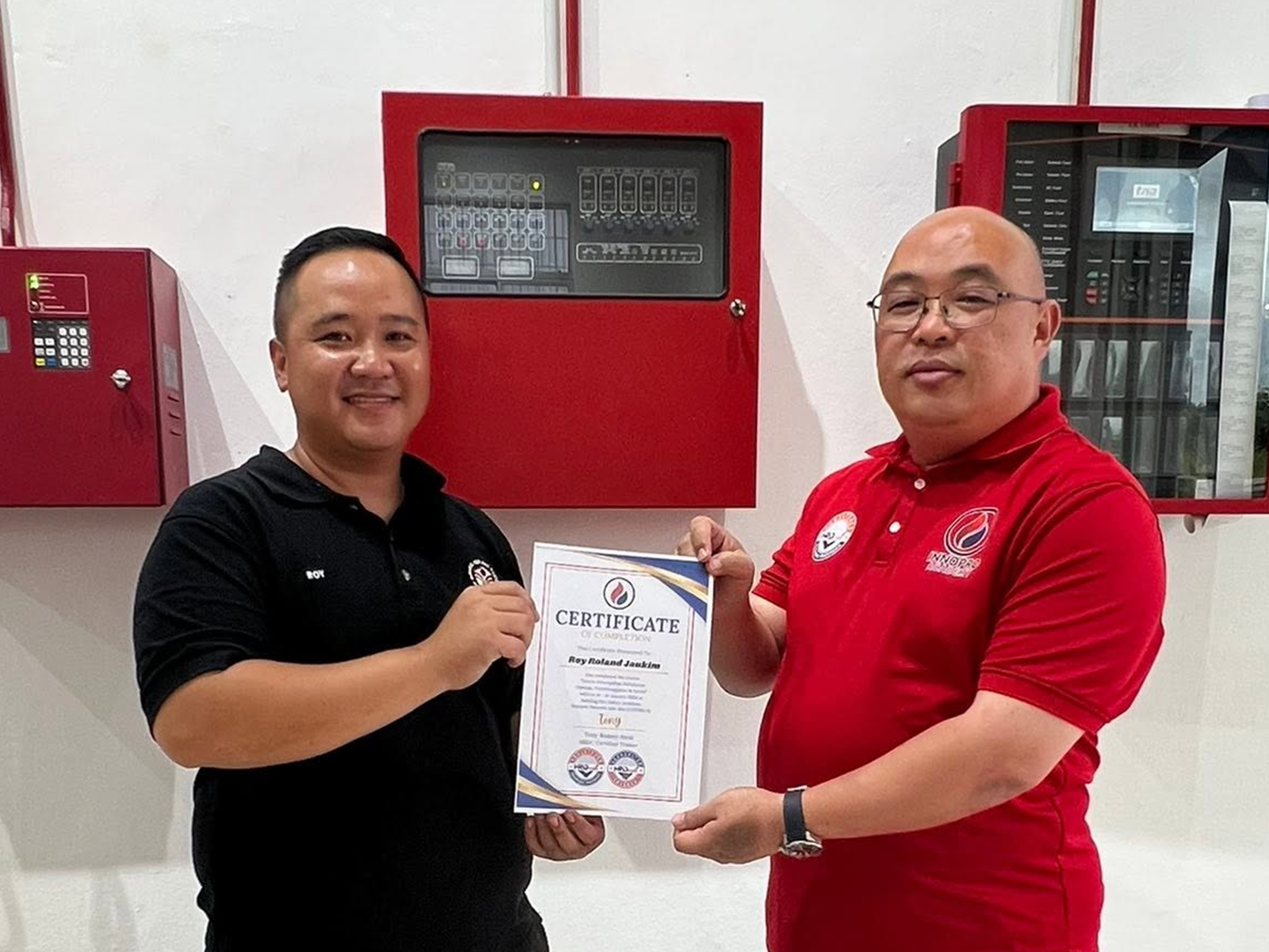 Peserta menerima certificate of completion selepas tamat kursus.
